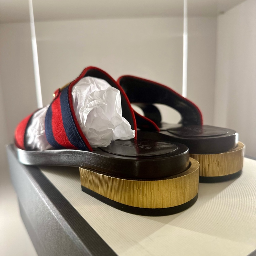 Brand new Gucci sandals with gold detailing 37+ - Picture 4 of 7